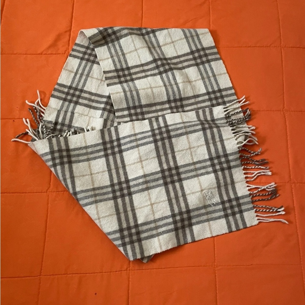 Burberry Scarf Womens 100% Lameswool Burberry London Made In England - Picture 5 of 5
